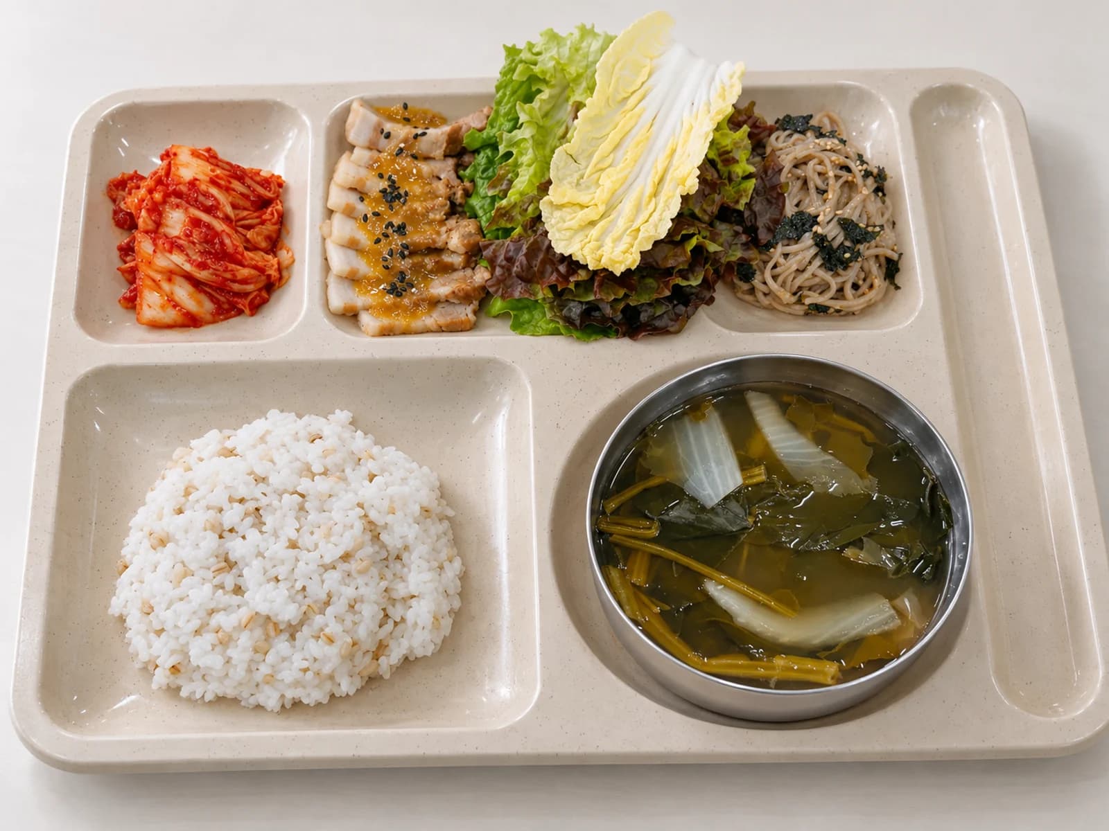 수육과 쌈채소 정식